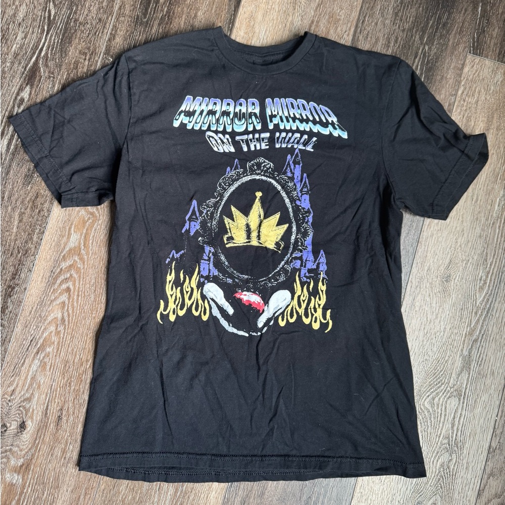 The Lost Bros Disney Tee, Snow White, Who’s The Baddest of Them All, Size M
